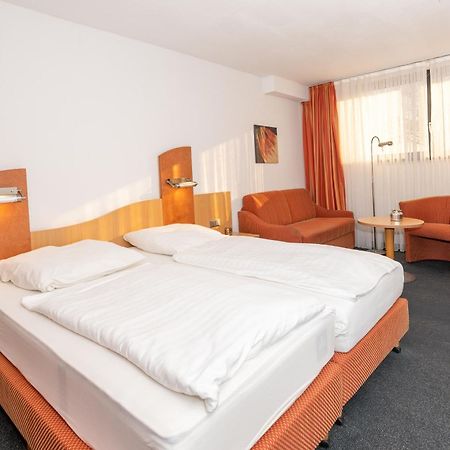 Tespo Hotel Und Sportpark Карст Екстер'єр фото