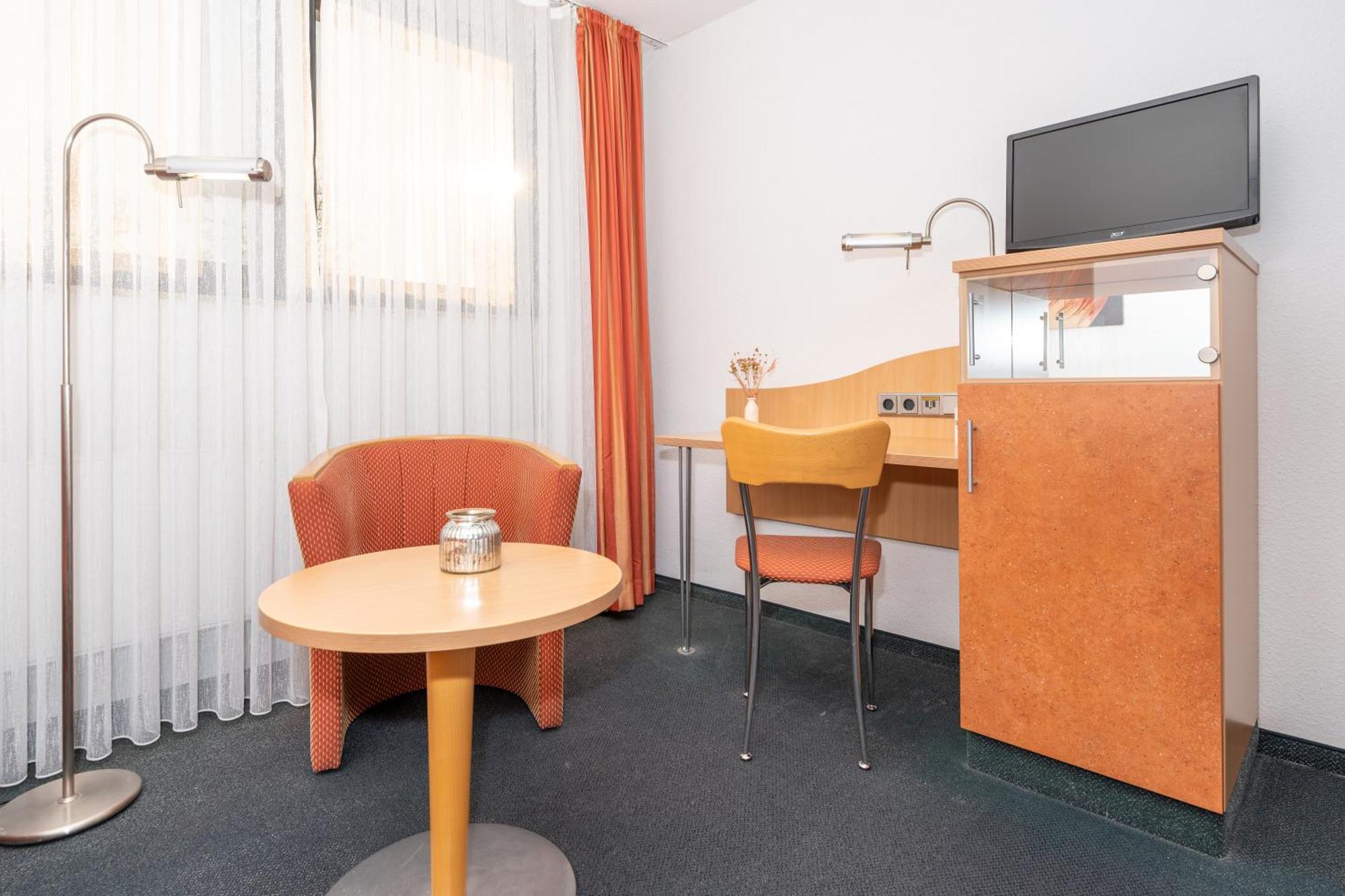 Tespo Hotel Und Sportpark Карст Екстер'єр фото