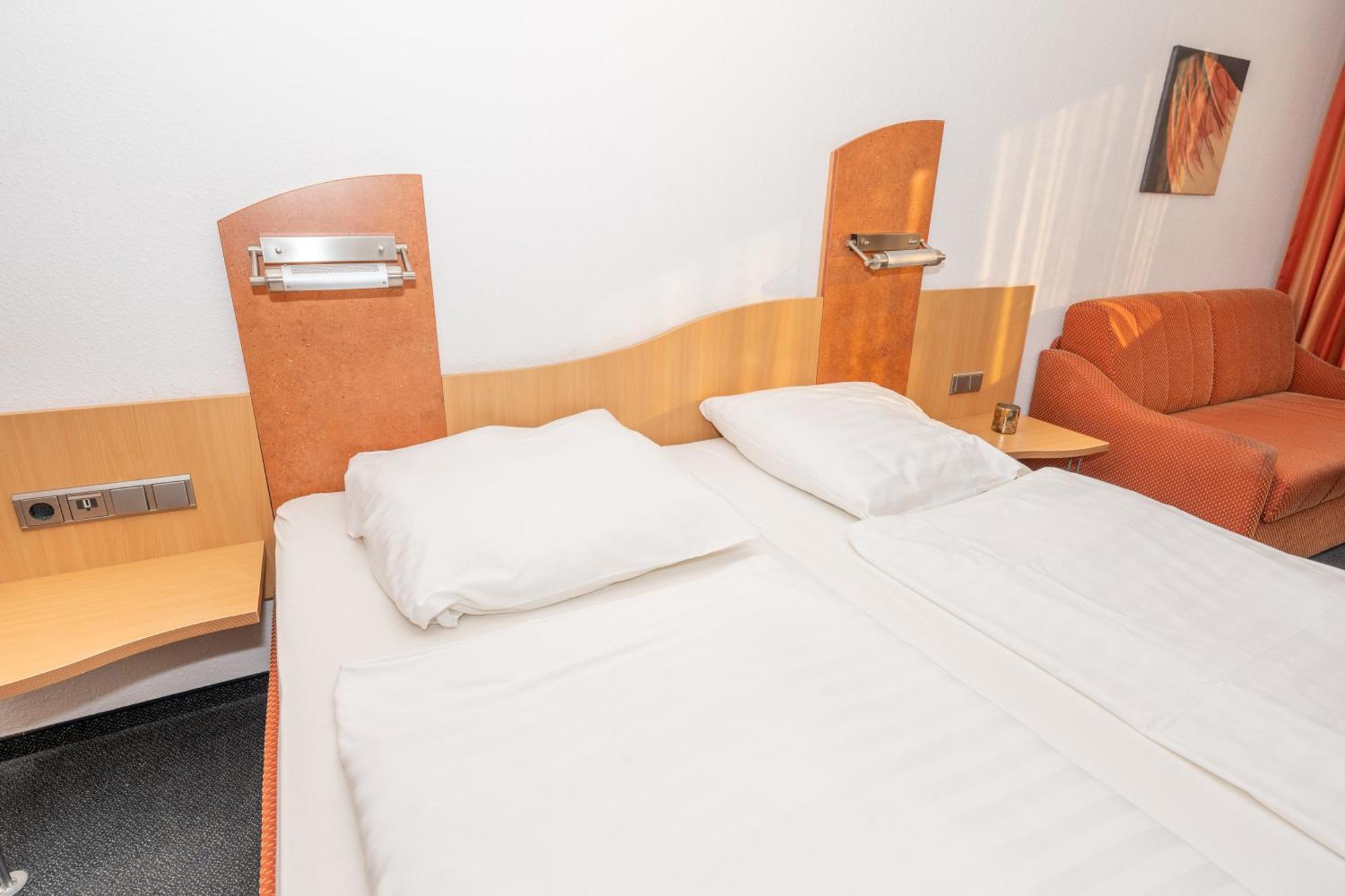 Tespo Hotel Und Sportpark Карст Екстер'єр фото