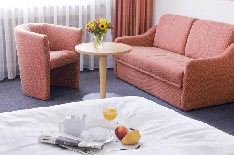 Tespo Hotel Und Sportpark Карст Екстер'єр фото